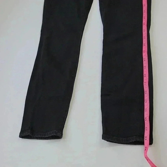 MOTHER The Looker in A Model Spy - Picture 5 of 13